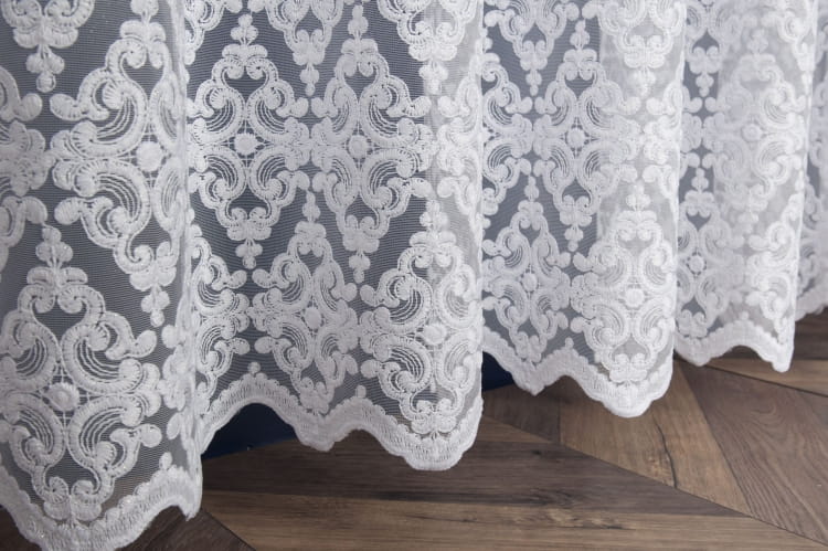 Firanka haftowana 13505  wys.250 cm x 3 m szer uszyta