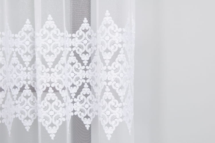 Firanka haftowana 13505  wys.250 cm x 3 m szer uszyta