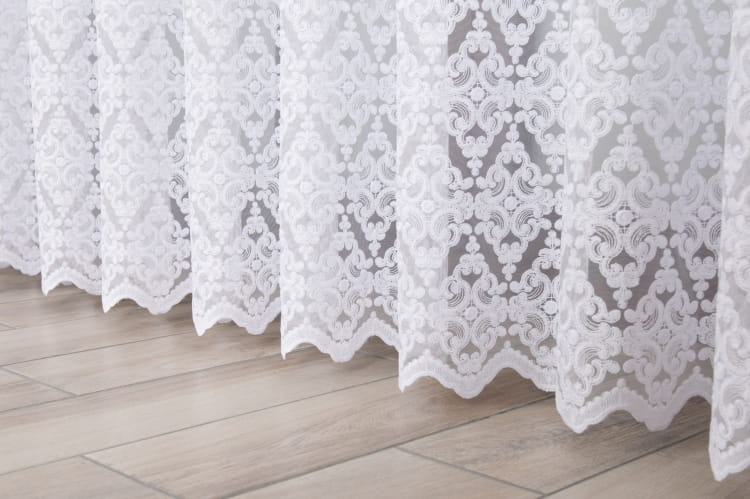 Firanka haftowana 13505  wys.250 cm x 3 m szer uszyta
