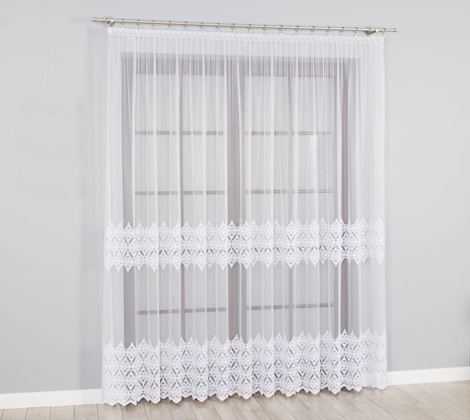 Firanka haftowana 13505  wys.250 cm x 3 m szer uszyta