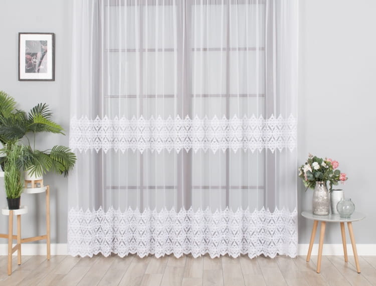 Firanka haftowana 13505  wys.250 cm x 3 m szer uszyta